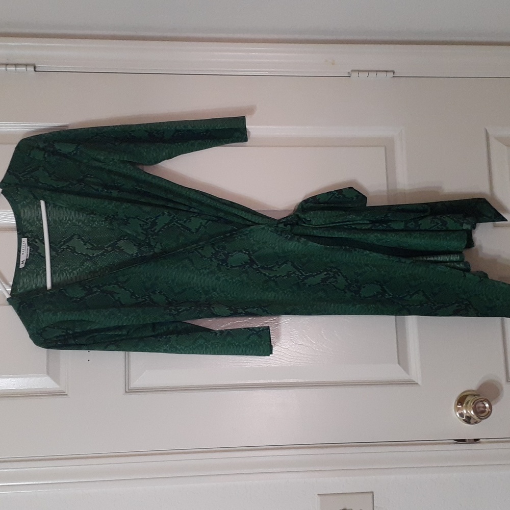 🌻3 For $10 Madison by Shoedazzle Wrap dress